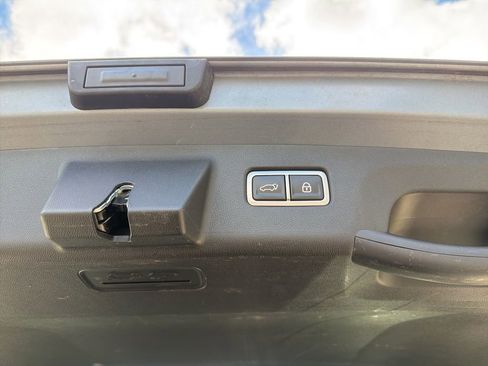 Certified 2023 Kia Sorento SX AWD/4WD image 18