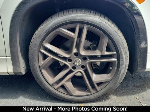 Used 2025 Volkswagen Tiguan SE R-Line FWD image 4