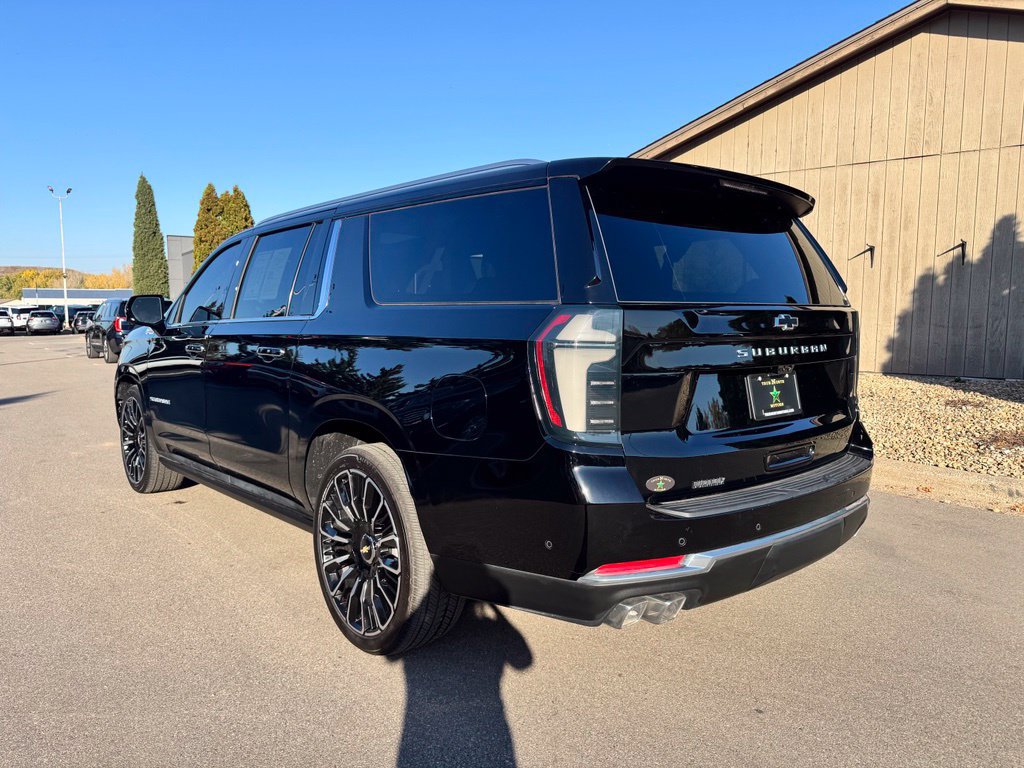 Used 2025 Chevrolet Suburban High Country AWD/4WD image 11