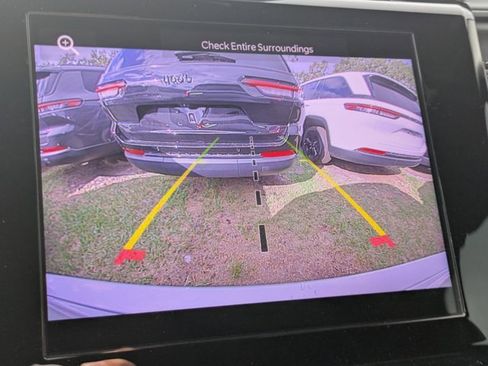 New 2025 Jeep Grand Cherokee Altitude image 18