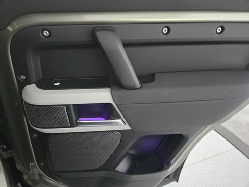 Used 2023 Land Rover Defender 110 SE image 20