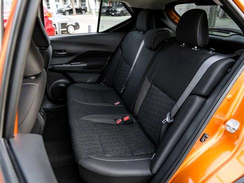 Used 2021 Nissan Kicks SV image 37