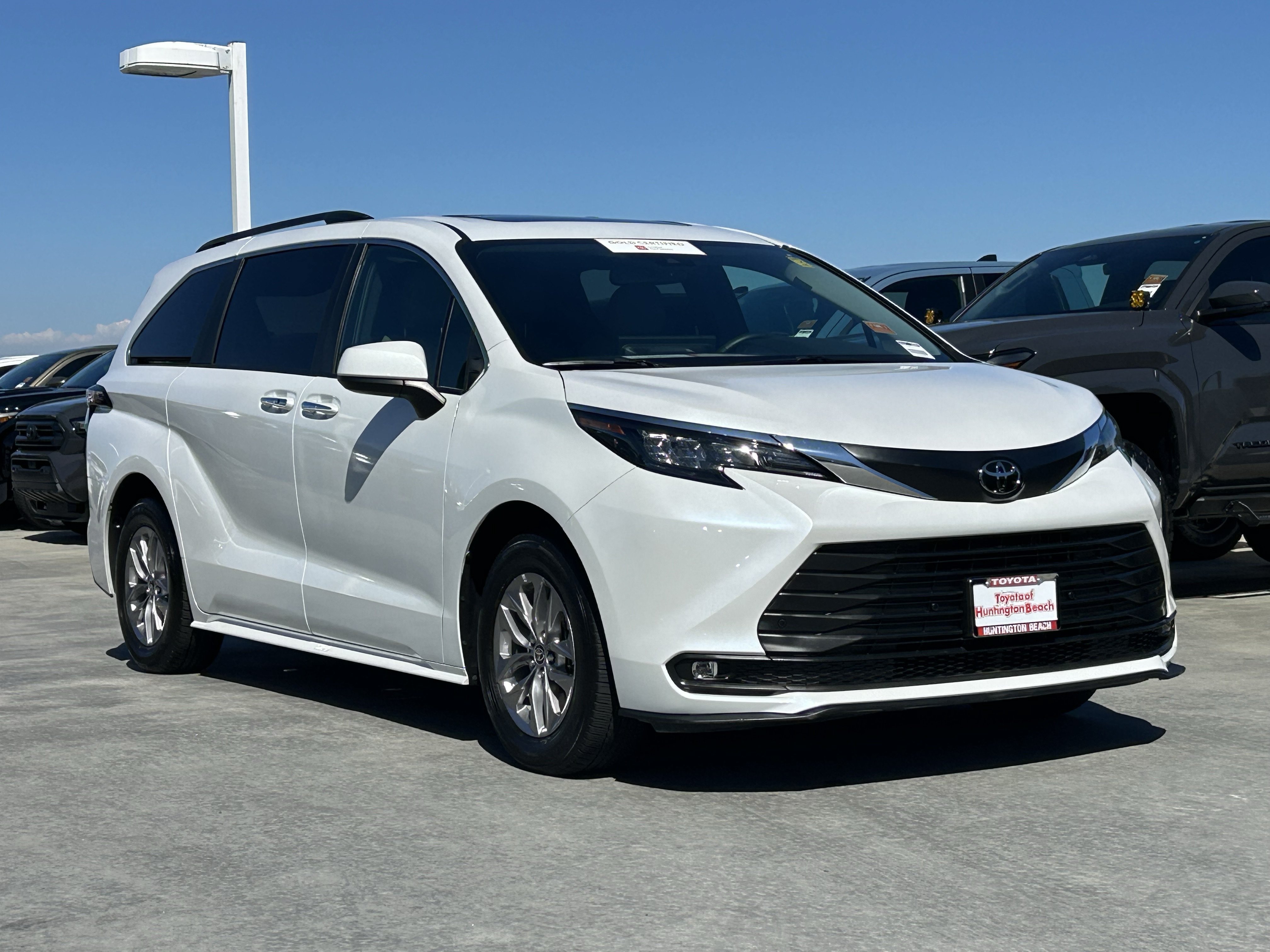 Certified 2026 Toyota Sienna XLE FWD image 2
