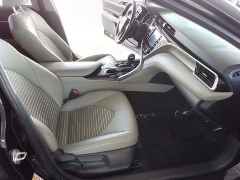 Used 2018 Toyota Camry SE w/ Convenience Package FWD image 15