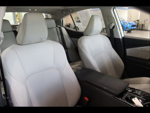 Used 2025 Toyota Camry XLE AWD/4WD image 24