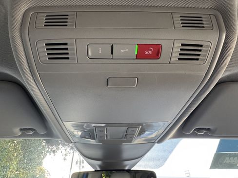 Used 2024 Volkswagen Taos SE image 31