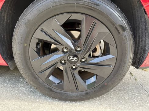 Used 2021 Hyundai Elantra SEL image 11