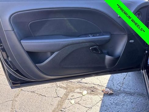 Used 2022 Dodge Challenger R/T w/ Plus Package image 9