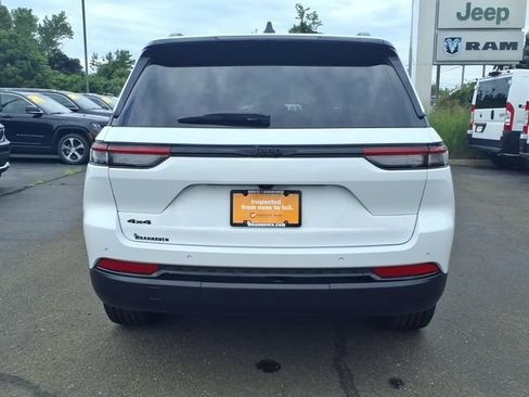 Certified 2023 Jeep Grand Cherokee Altitude AWD/4WD image 6