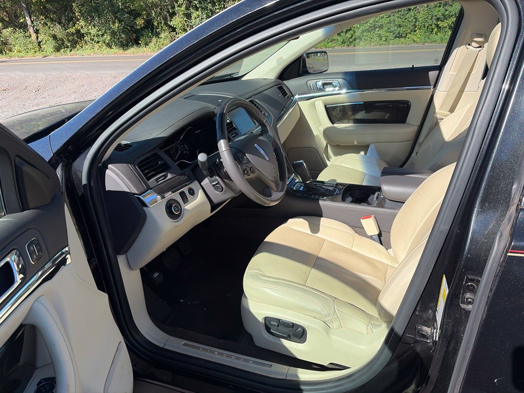Used 2013 Lincoln MKS AWD image 5