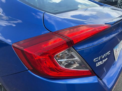 Used 2016 Honda Civic Touring image 16