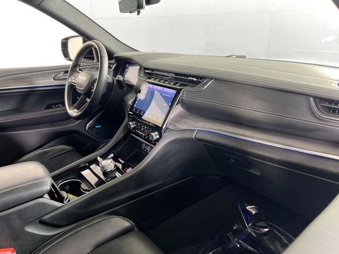 Used 2022 Jeep Grand Cherokee Overland w/ Luxury Tech Group IV image 28