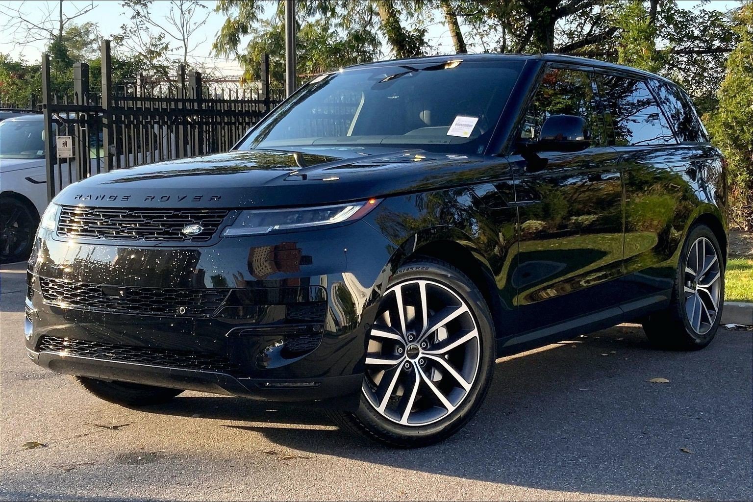 New 2027 Land Rover Range Rover Sport SE AWD/4WD image 1