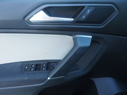Used 2020 Volkswagen Tiguan S image 16