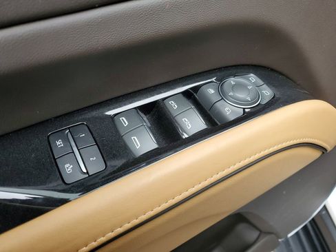 Used 2023 Cadillac Escalade Premium Luxury image 25