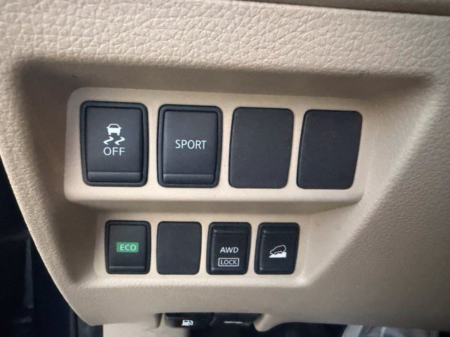 Used 2016 Nissan Rogue SV AWD/4WD image 13