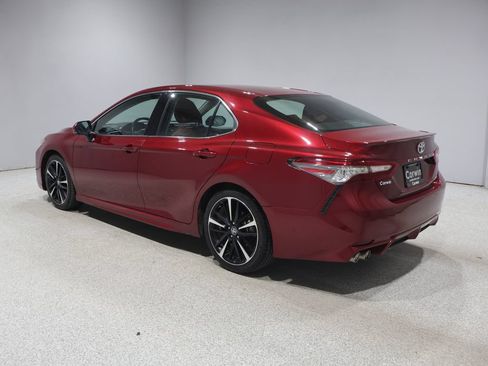 Used 2018 Toyota Camry XSE FWD image 4