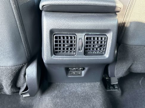 Used 2025 Toyota Camry SE image 14