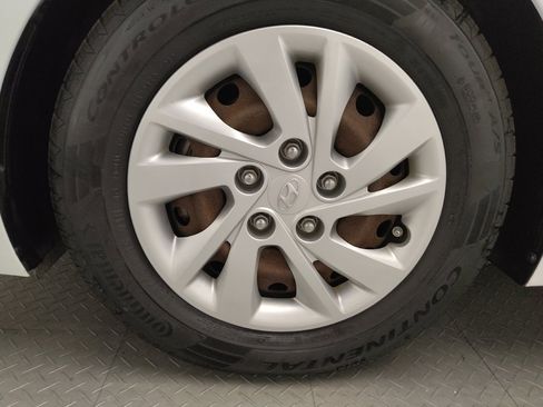 Used 2019 Hyundai Elantra SE w/ Cargo Package image 31