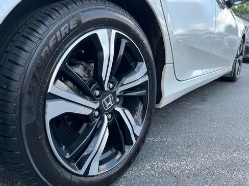 Used 2017 Honda Civic Touring image 11
