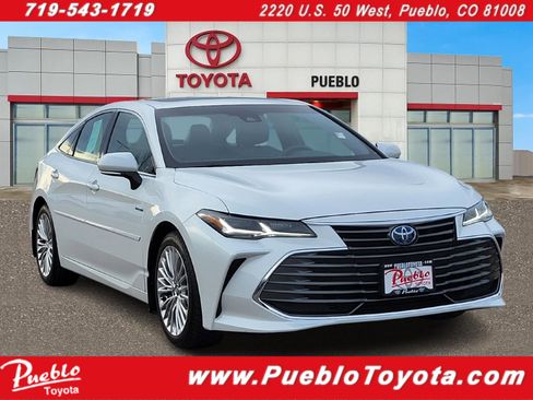 Used 2019 Toyota Avalon Limited image 1
