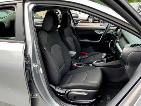 Used 2023 Kia Forte LXS image 9