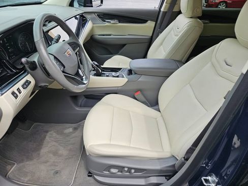 Used 2024 Cadillac XT6 Premium Luxury w/ Technology Package AWD/4WD image 7