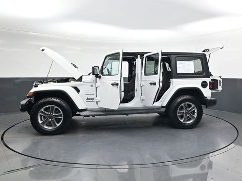 Used 2019 Jeep Wrangler Unlimited Sahara image 34