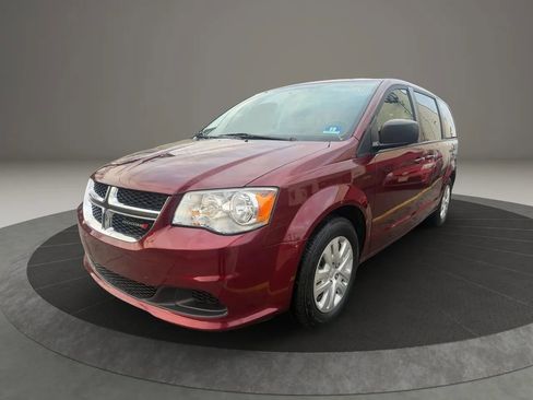 Used 2018 Dodge Grand Caravan SE w/ UConnect Hands-Free Group image 1