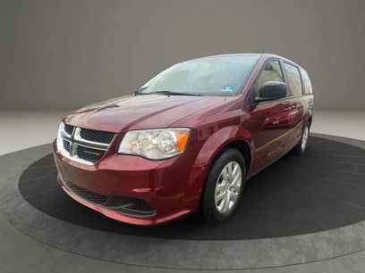 Used 2018 Dodge Grand Caravan SE w/ UConnect Hands-Free Group