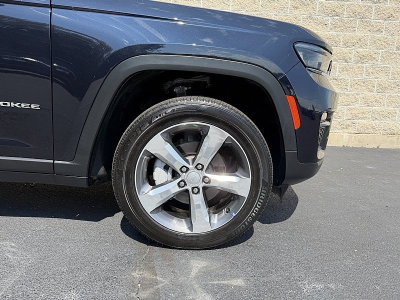 Used 2024 Jeep Grand Cherokee Limited AWD/4WD image 7