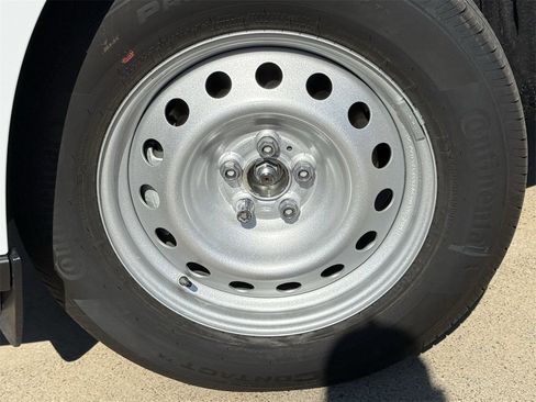 New 2025 Ford Maverick XL image 32