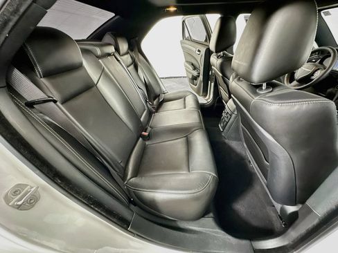 Used 2022 Chrysler 300 S w/ Comfort Group RWD image 11