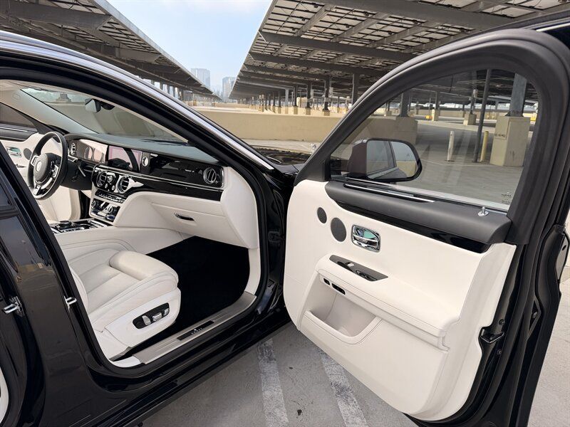 Used 2021 Rolls-Royce Ghost AWD/4WD image 32