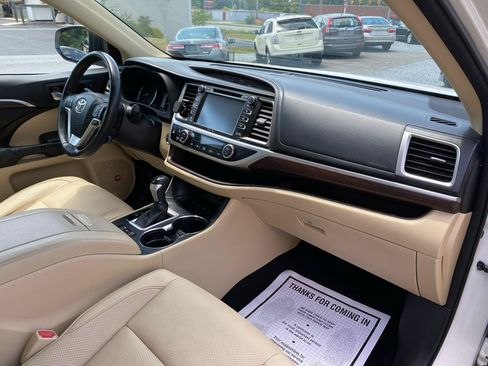 Used 2015 Toyota Highlander Limited Platinum AWD/4WD image 10