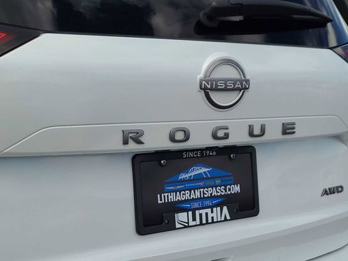 Used 2025 Nissan Rogue SV AWD/4WD image 15