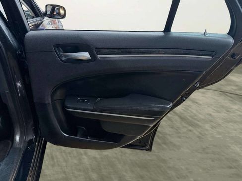 Used 2018 Chrysler 300 Limited w/ Safetytec Plus Group image 24