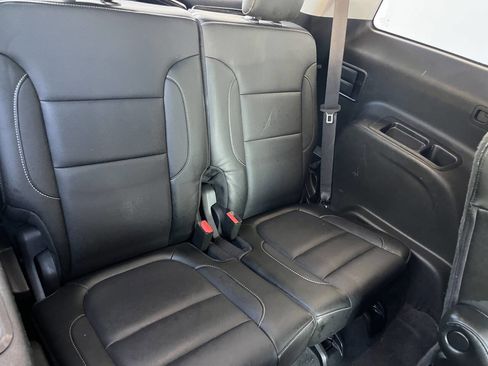 Used 2019 GMC Acadia SLT image 30