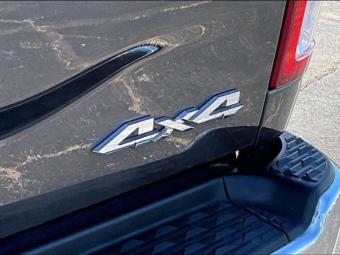 Used 2024 RAM 2500 Tradesman w/ Chrome Appearance Group AWD/4WD image 8