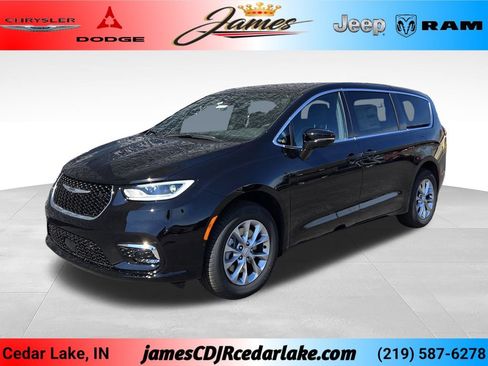 New 2026 Chrysler Pacifica Limited AWD/4WD image 1