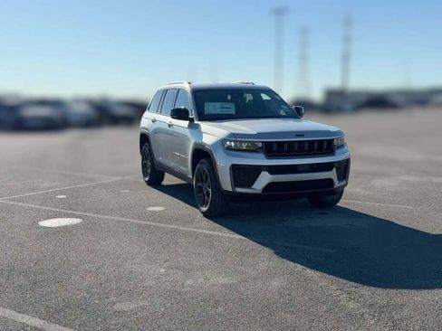 New 2026 Jeep Grand Cherokee Altitude image 17