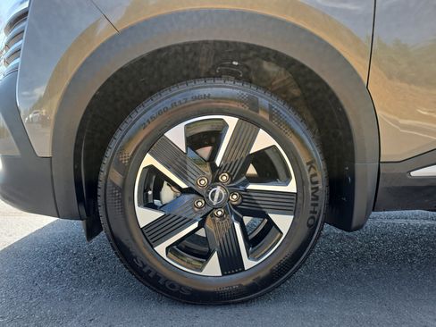 Used 2025 Nissan Kicks SV image 8