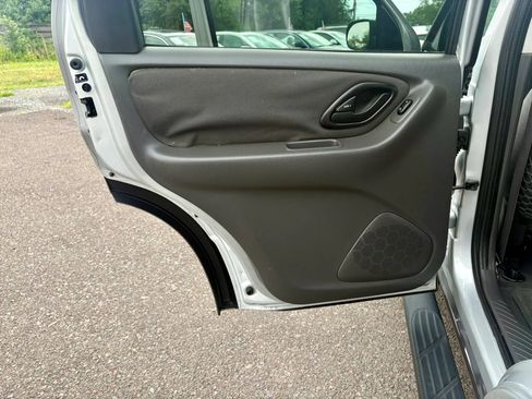 Used 2004 Ford Escape XLT AWD/4WD image 12
