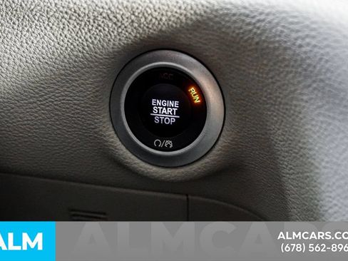 Used 2023 Chrysler Pacifica Touring-L FWD image 29