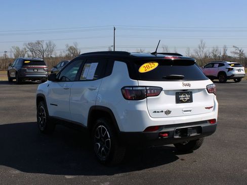Used 2025 Jeep Compass Trailhawk w/ Trailer Tow Group AWD/4WD image 7