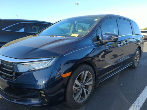 Used 2021 Honda Odyssey Touring image 3