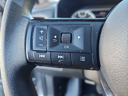 Used 2021 Nissan Rogue SV image 11