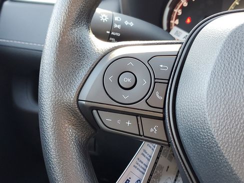 Used 2025 Toyota RAV4 XLE image 22