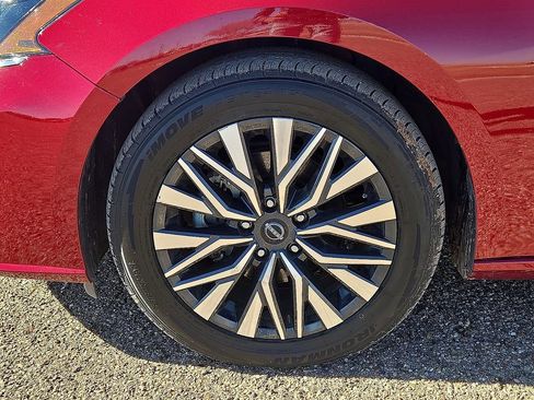 Used 2024 Nissan Altima 2.5 SV image 10