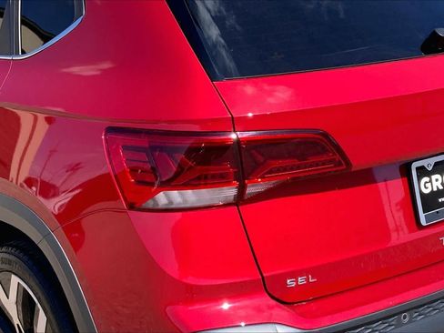 Used 2022 Volkswagen Taos SEL AWD/4WD image 29